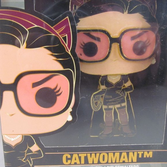 Funko Pop Enamel Pin Comics Bombshell 12 Catwoman New - Picture 9 of 9